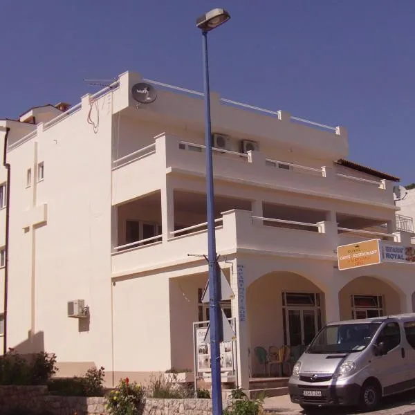 Royal Apartments，位于内乌姆的酒店