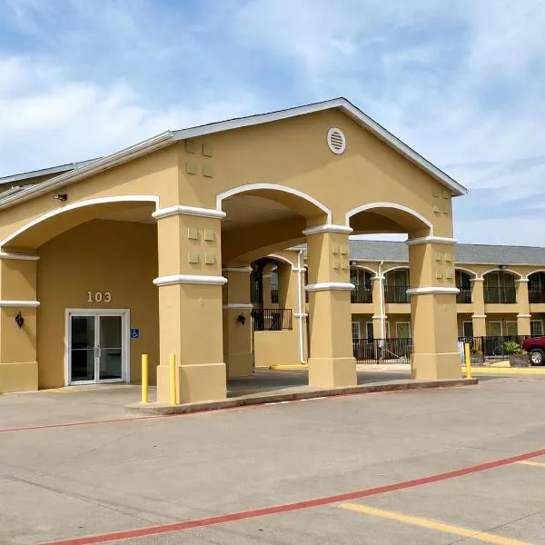 Scottish Inns & Suites Forney，位于Forney的酒店