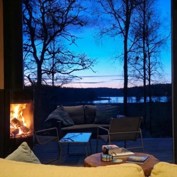 Panorama Studio - Sauna, Lakeview & Fireplace，位于Skaveröd的酒店