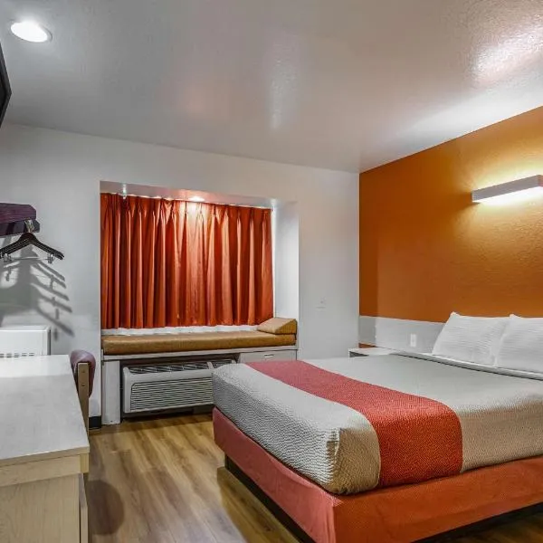 麦卡里斯特6号汽车旅馆，位于麦卡莱斯特的酒店