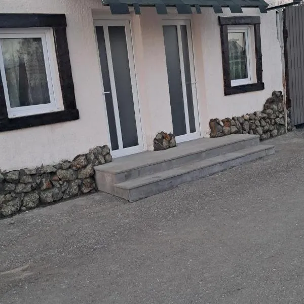Manan Guesthouse，位于Chʼkalovka的酒店