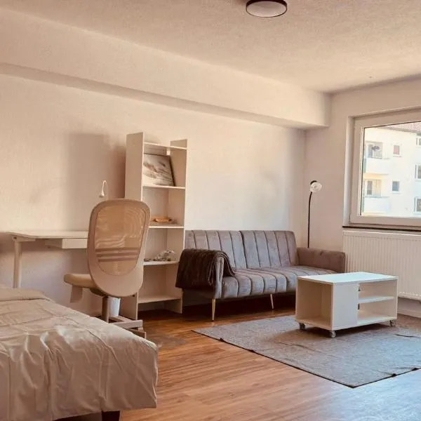 Cozy & small apartment-Böblingen，位于伯布林根的酒店