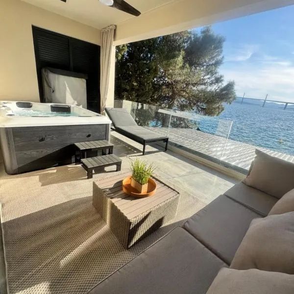 AUREA Sunset Bridge Suites - Seaside near Dubrovnik，位于克勒克的酒店