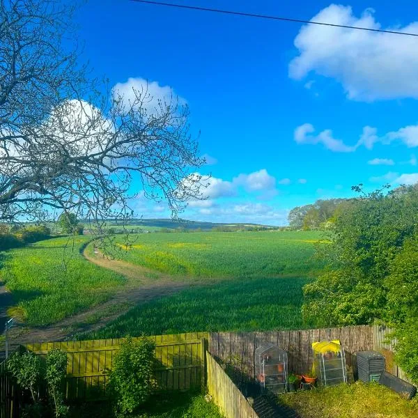 2 Bedroom House near Durham with Countryside Views, Fast Wifi, Parking & Garden,位于杜伦的酒店