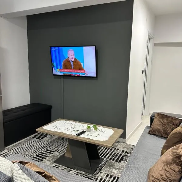 AirbnbTzo，位于Perístasis的酒店