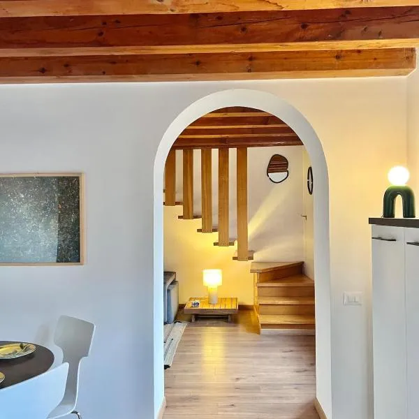 Casa Il Nido Bright Rooftop Nest，位于莱科的酒店