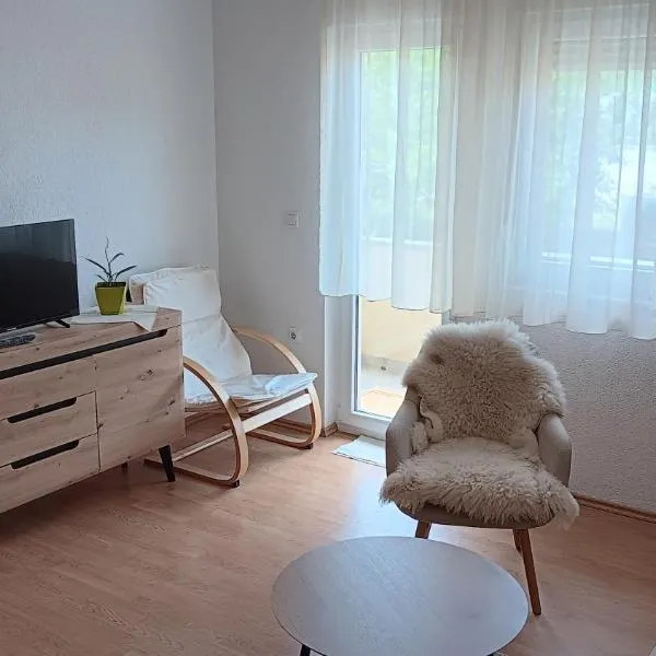 Una Relax Apartment - Naturally Cool - North-Facing - Near the River,位于波斯尼亚克鲁帕的酒店