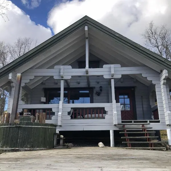 Timber cabin, centrally located in Bodø，位于波多的酒店