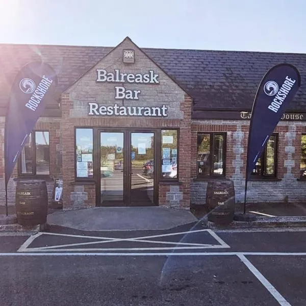 Balreask Bar, Restaurant & Guest Accommodation，位于纳文的酒店