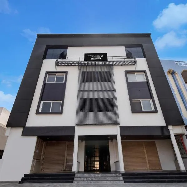 Super Townhouse Kurnool Bus Terminal Formerly Hotel Lakshmi Pride，位于卡努尔的酒店