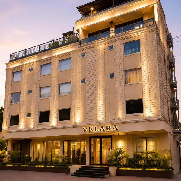 Velara Hotel & Banquet，位于瓜廖尔的酒店