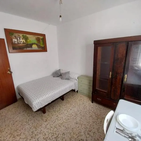 Habitación D doble economica，位于Cantillana的酒店