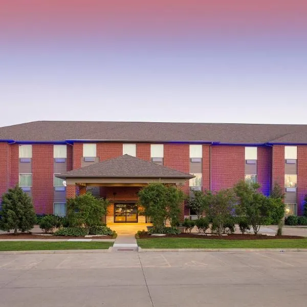 Parke Regency Hotel & Conference Center，位于布卢明顿的酒店