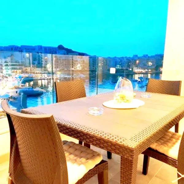 GrandBlue Vista Marsalforn, State-of-the-Art 2BR Seafront Luxury Apartment，位于马萨尔福恩的酒店
