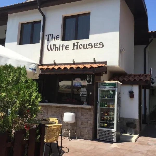 The White Houses Complex，位于内塞伯尔的酒店