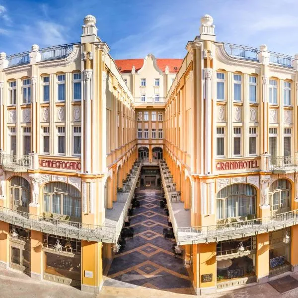 Palatinus Grand Hotel，位于佩奇的酒店