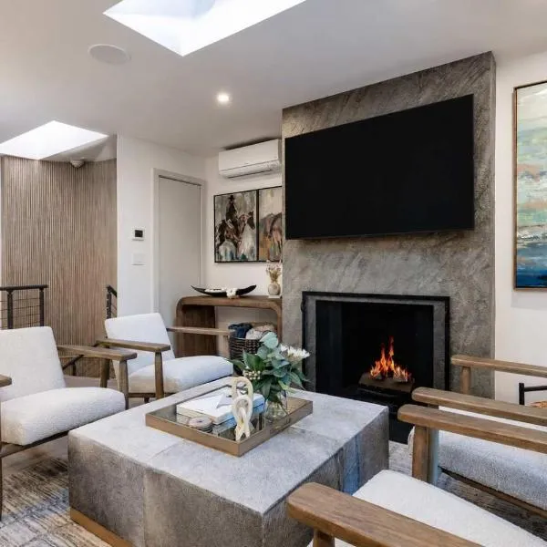 2 BR 3BA Condo - AC, Heated Pool, Walk to Town,位于阿斯潘的酒店