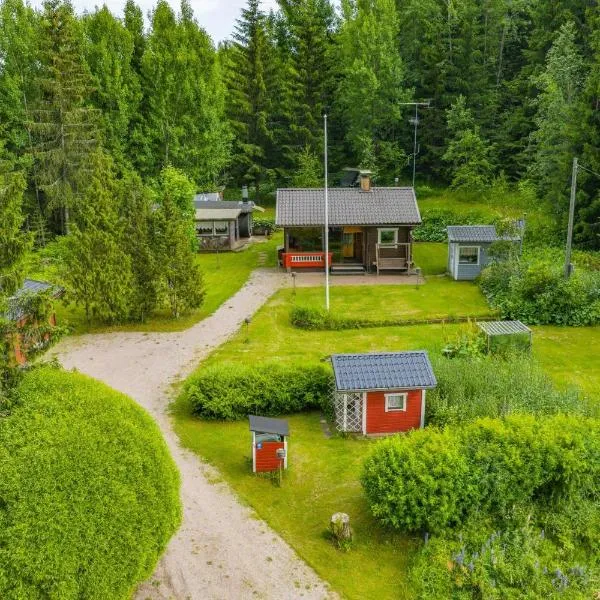 Whispering Woods Cabin，位于波尔沃的酒店