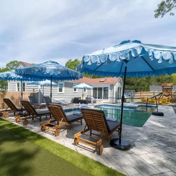 Cape Cod heated Pool, Putting Green, Speak Easy, Game room,，位于哈威奇的酒店