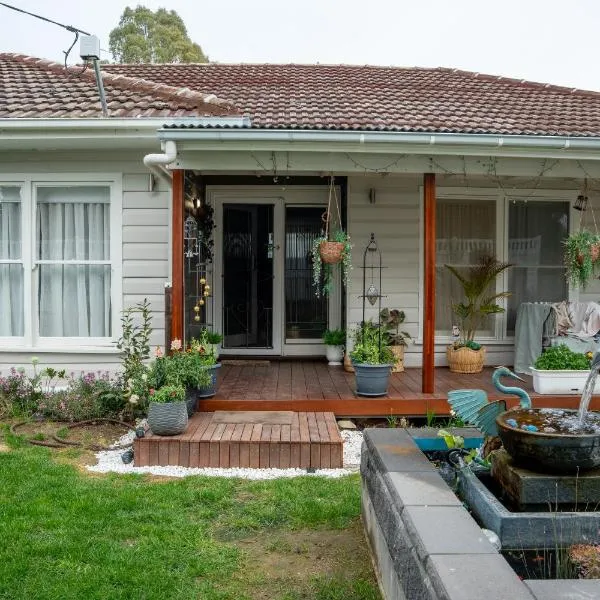 High Garden Sleeps 12 No cleaning fee Pets welcome，位于伊丘卡的酒店