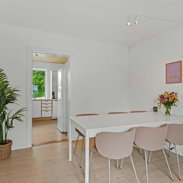 Bright and spacious 3 bedroom with balcony close to the city，位于奥本罗的酒店