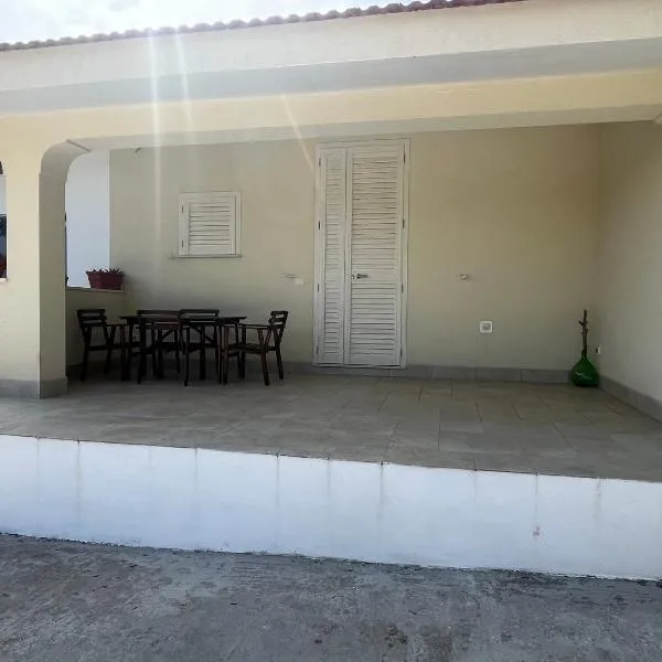 Villa Mina，位于Serranova的酒店