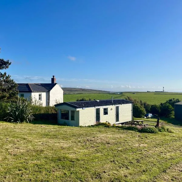 Carn Kenidjack View Caravan, space, peace and tranquillity，位于彭赞斯的酒店