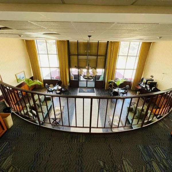 Mystic River Hotel & Suites,位于米斯蒂克的酒店