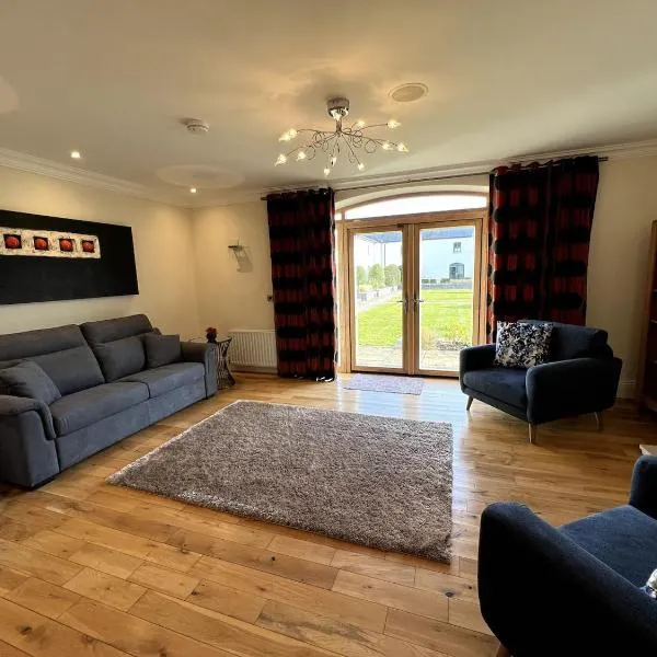 24 Castle Hume Court Holiday House，位于Ballycassidy的酒店