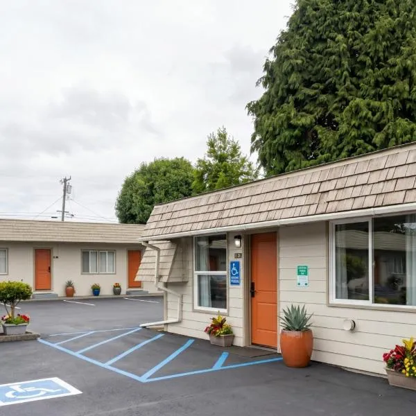 6 Rivers Motel Fortuna near Hwy 101，位于福图纳的酒店