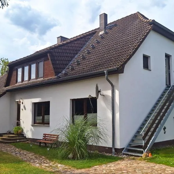 Ferienwohnungen am Waldrand，位于Ahrenshagen的酒店