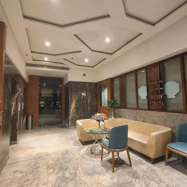 Shelter Suites - Formerly known as Fisco The Hub Link,位于孟买的酒店