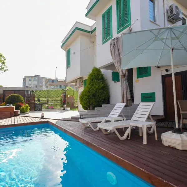 Yeşil Panjurlu Bahçeli Villa，位于Nilüfer的酒店