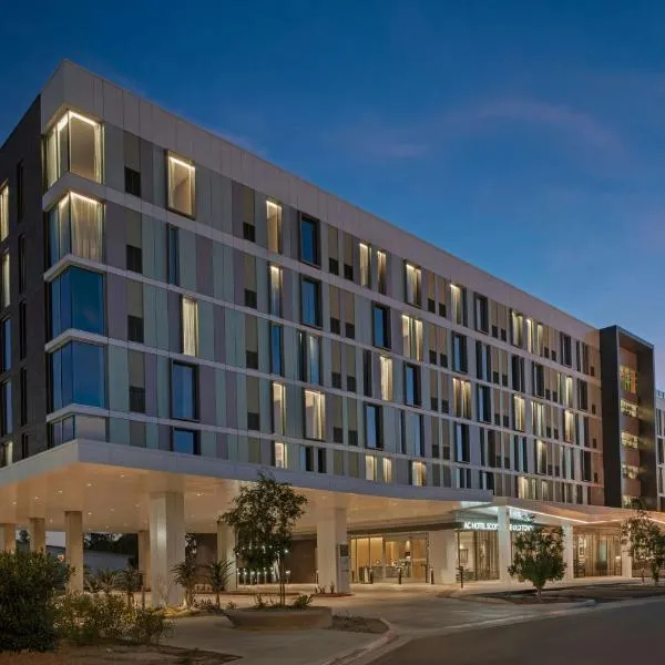 AC Hotel by Marriott Scottsdale Old Town，位于斯科茨的酒店