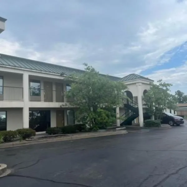 Studio 6 Suites Louisville KY Airport/Expo Center，位于路易斯威尔的酒店