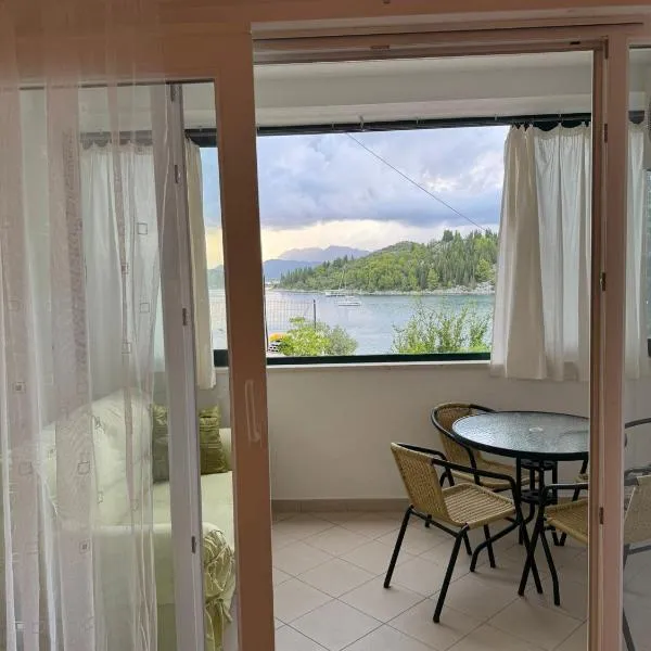 2 bed Comfy Gem: Functional, Ideal Location, Steps to the Beach，位于布拉采的酒店