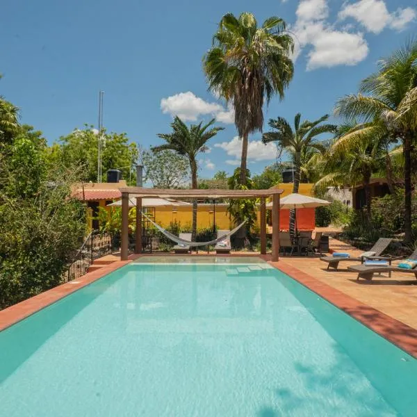 The Pickled Onion Hotel & Restaurant Uxmal，位于Santa Elena的酒店