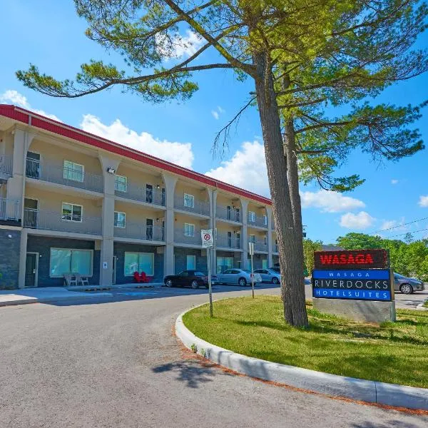 Wasaga Riverdocks Hotel Suites，位于Tiny的酒店