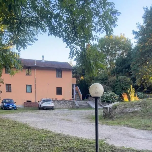 Appartamento sole e luna，位于Dumenza的酒店