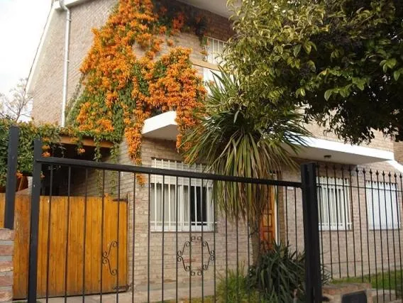 Casa Villa Carlos Paz，位于Villa Santa Cruz del Lago的酒店