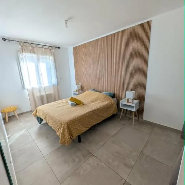 Jolie maison de village 2 chambres，位于Ouveillan的酒店