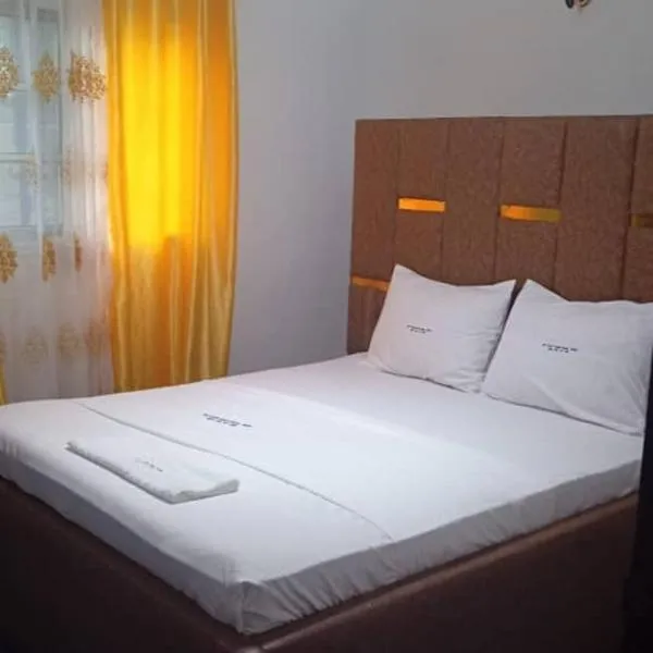 Sky Blue Guest House - Buea，位于Buea的酒店