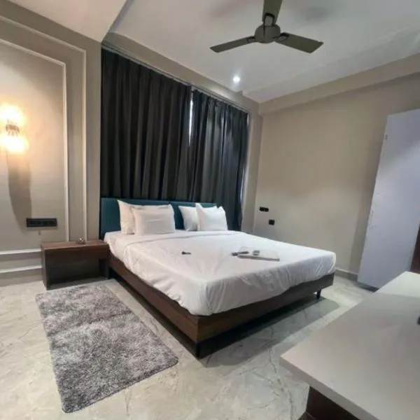 Hotel Abhilash，位于伯杰默里的酒店