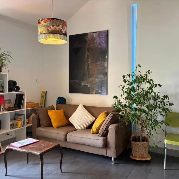 L'Alcôve, maison d'artistes，位于Sacquenay的酒店