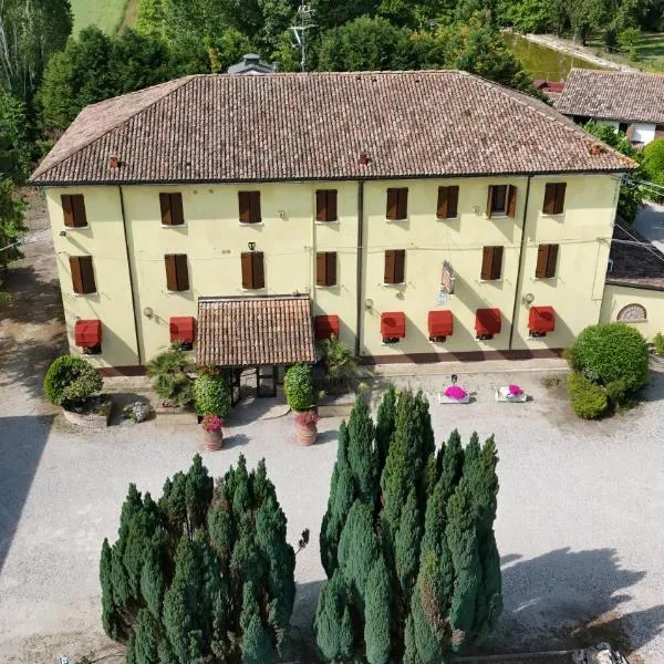 Hotel Antico Casale,位于韦加拉诺梅纳达的酒店