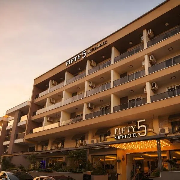 FIFTY5 Suite Hotel，位于马尔马里斯的酒店