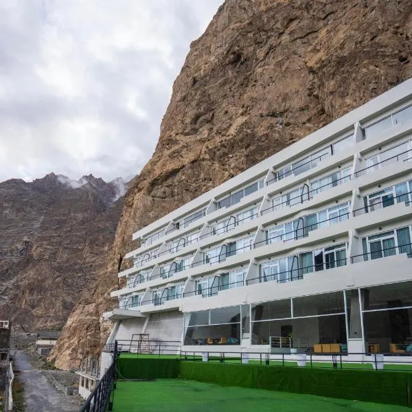 Pearl Continental Attabad Lake, Hunza，位于罕萨的酒店