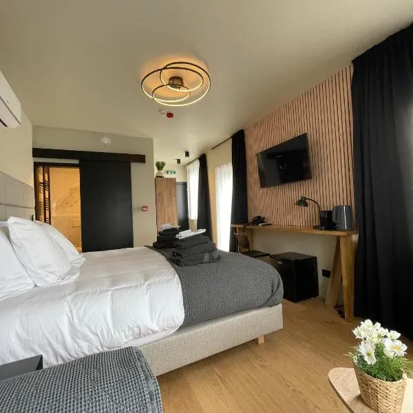 Hotel Mezza Notte，位于龙塞的酒店