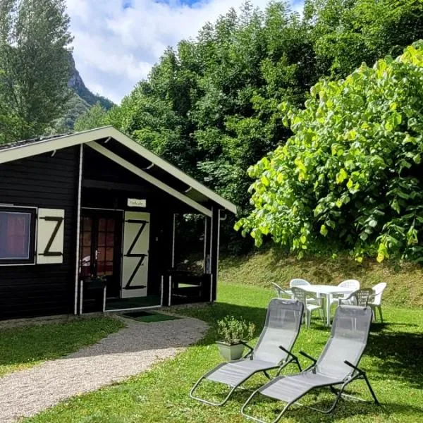 LES CHALETS de MONTORGUEIL，位于Saurat的酒店