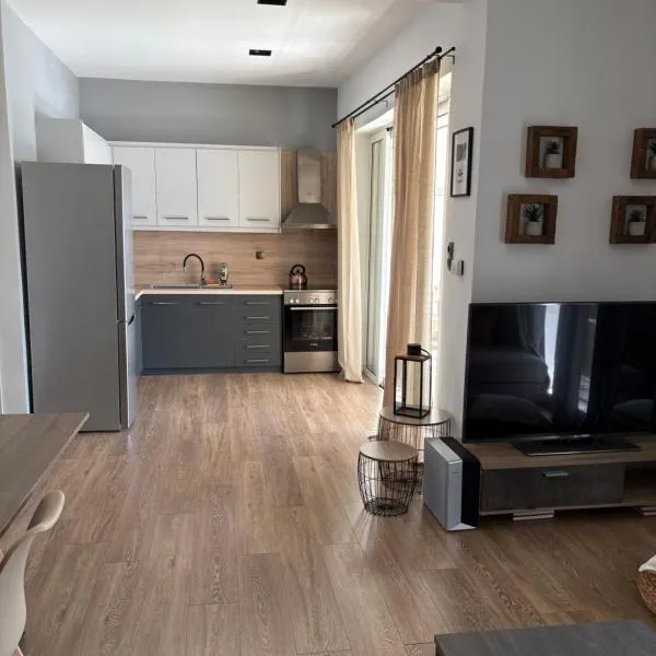 Θéa House Chalkida，位于哈尔基斯的酒店